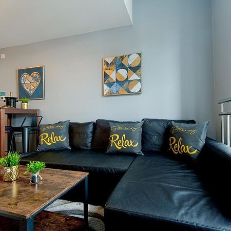 The Penthouse Gathering - Town Centre - Sleeps Up To 16 Wrexham Exteriér fotografie