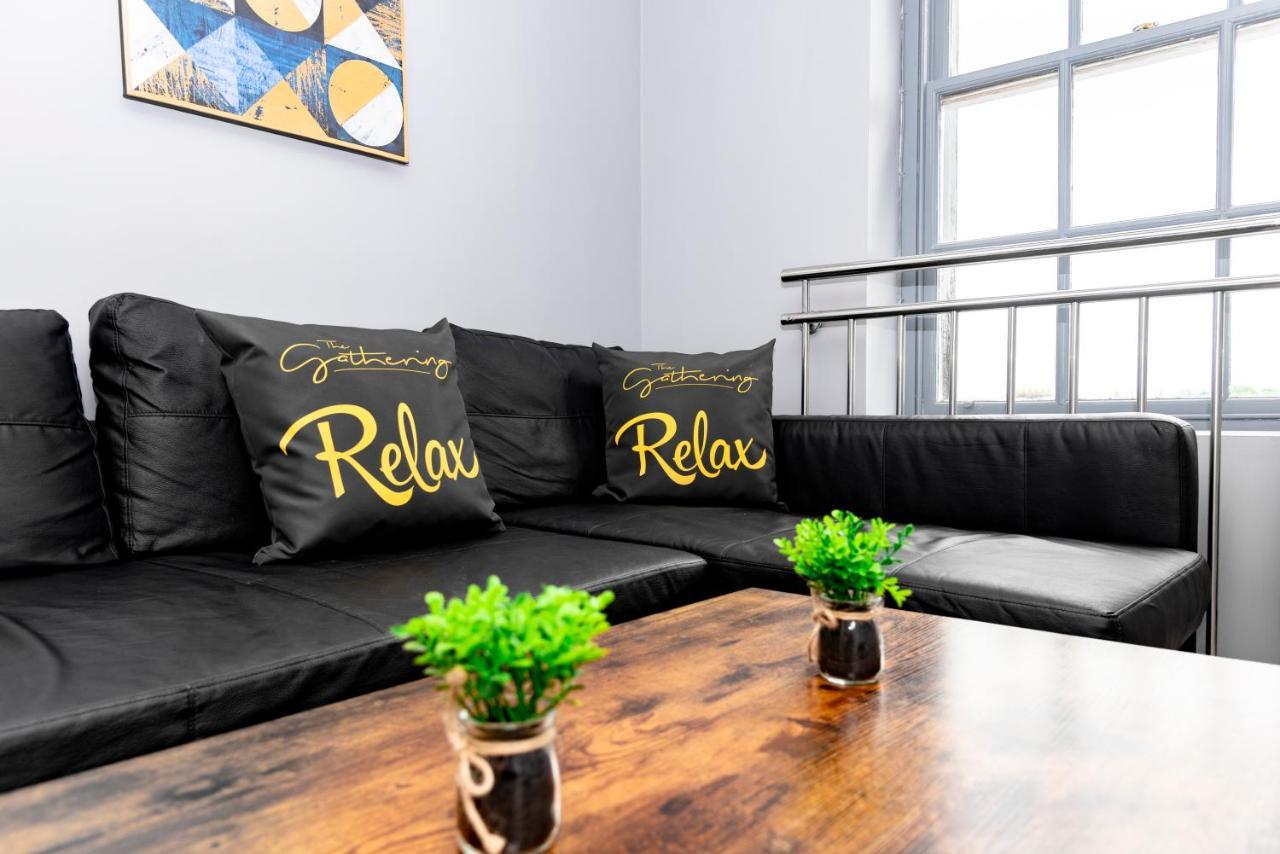 The Penthouse Gathering - Town Centre - Sleeps Up To 16 Wrexham Exteriér fotografie