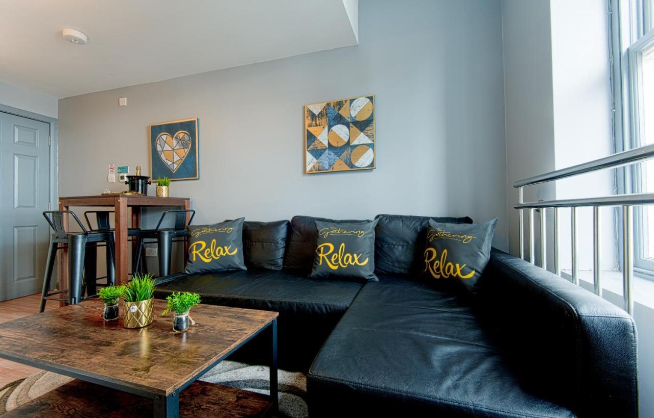 The Penthouse Gathering - Town Centre - Sleeps Up To 16 Wrexham Exteriér fotografie