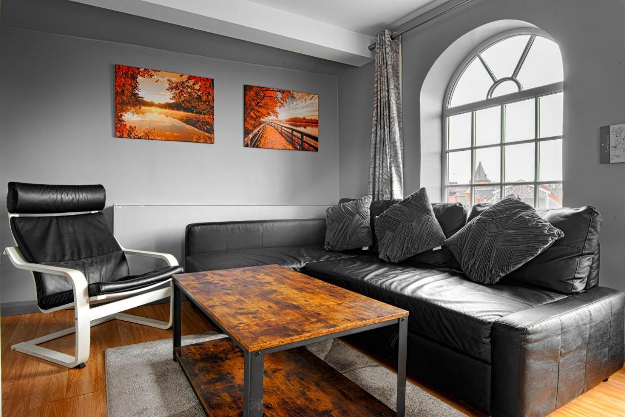 The Penthouse Gathering - Town Centre - Sleeps Up To 16 Wrexham Exteriér fotografie