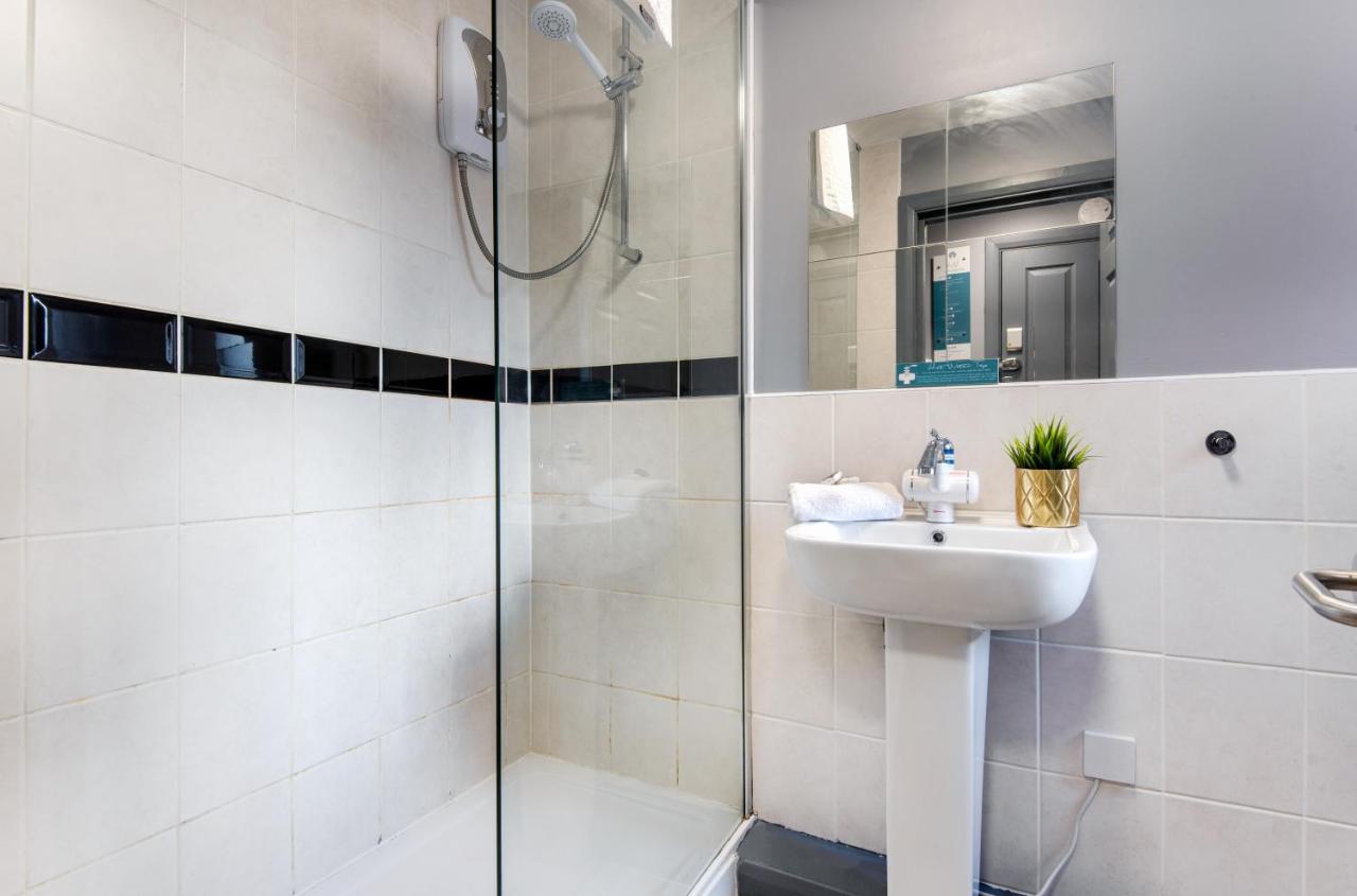 The Penthouse Gathering - Town Centre - Sleeps Up To 16 Wrexham Exteriér fotografie