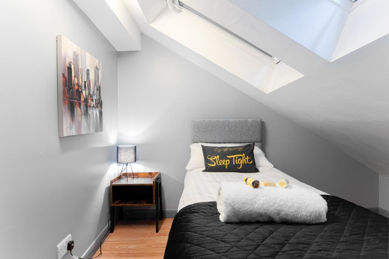 The Penthouse Gathering - Town Centre - Sleeps Up To 16 Wrexham Exteriér fotografie