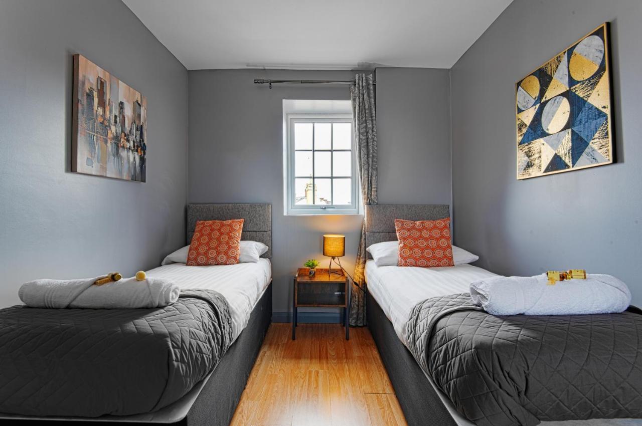 The Penthouse Gathering - Town Centre - Sleeps Up To 16 Wrexham Exteriér fotografie