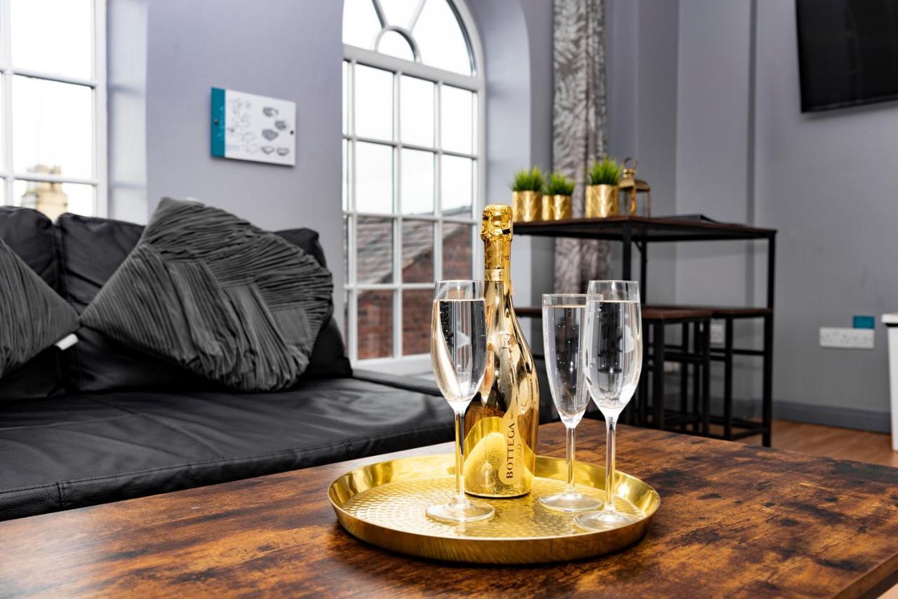 The Penthouse Gathering - Town Centre - Sleeps Up To 16 Wrexham Exteriér fotografie