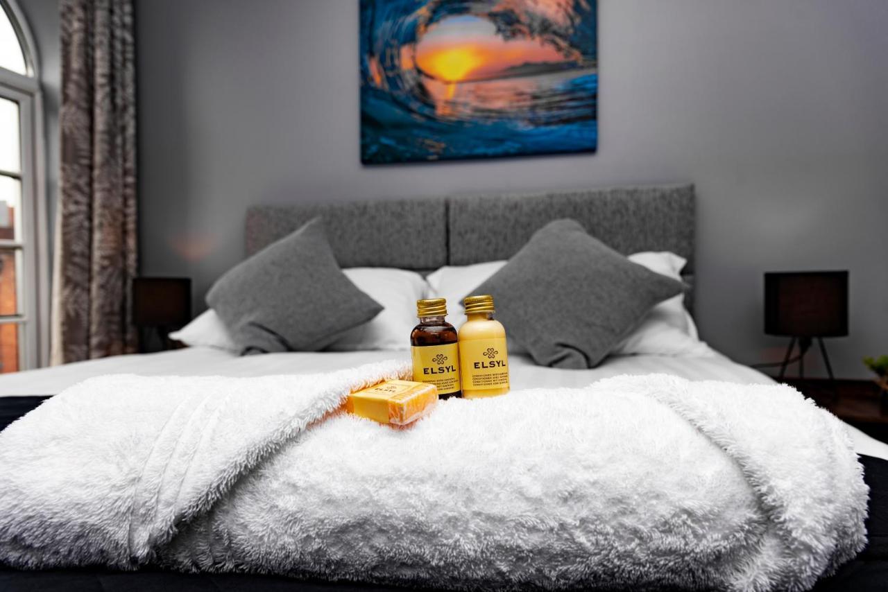 The Penthouse Gathering - Town Centre - Sleeps Up To 16 Wrexham Exteriér fotografie