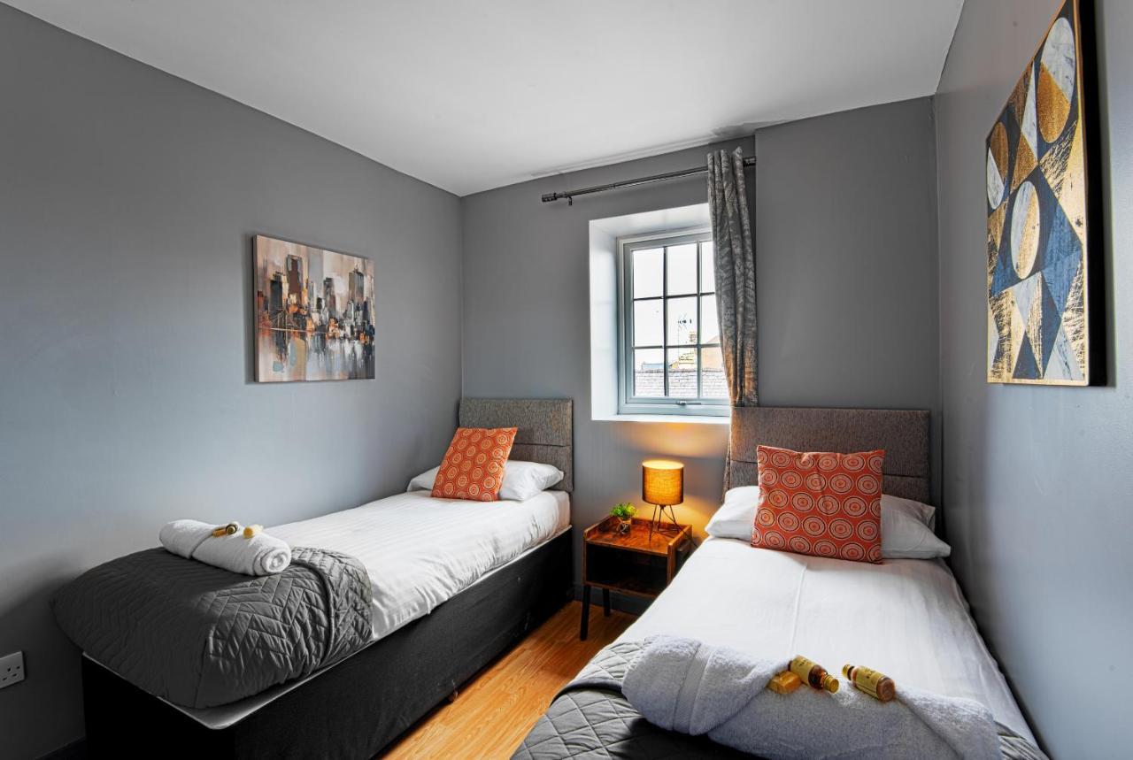 The Penthouse Gathering - Town Centre - Sleeps Up To 16 Wrexham Exteriér fotografie