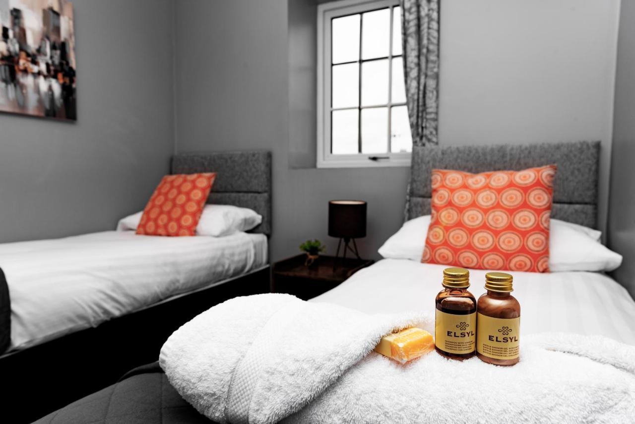 The Penthouse Gathering - Town Centre - Sleeps Up To 16 Wrexham Exteriér fotografie